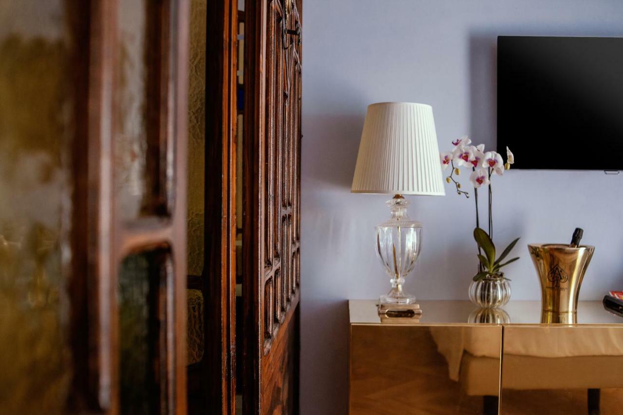 Palazzo Dei Grifoni - Luxury Suites - سان بنيديتّو ديل ترونتو المظهر الخارجي الصورة