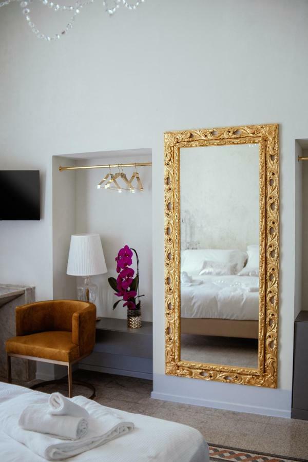 Palazzo Dei Grifoni - Luxury Suites - سان بنيديتّو ديل ترونتو المظهر الخارجي الصورة