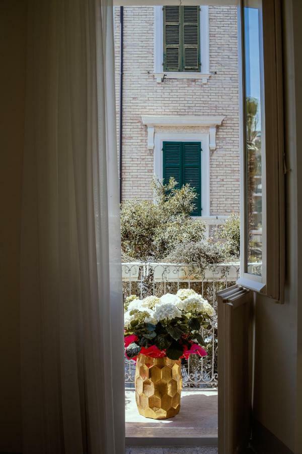 Palazzo Dei Grifoni - Luxury Suites - سان بنيديتّو ديل ترونتو المظهر الخارجي الصورة